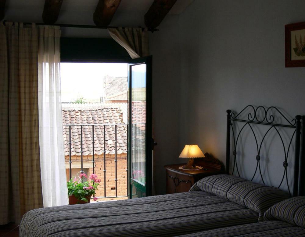Las Casas De Yaguee, Ayllon Santa Maria de Riaza Exterior photo
